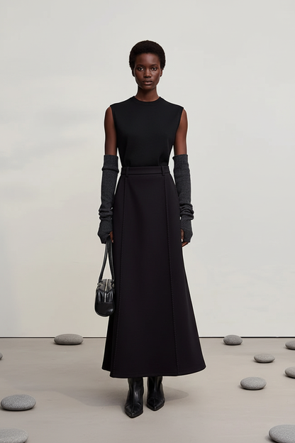 Modelo afro con outfit negro