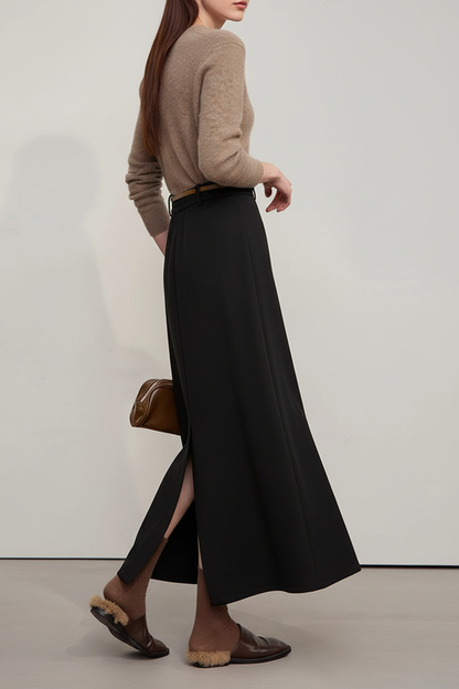 Modelo blanca con falda negra